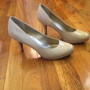 Kelly & Katie Patent Nude almond toe pumps